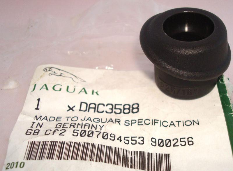 New genuine jaguar xjs  88 89 90 91 92 93 antenna grommet or seal dac3588