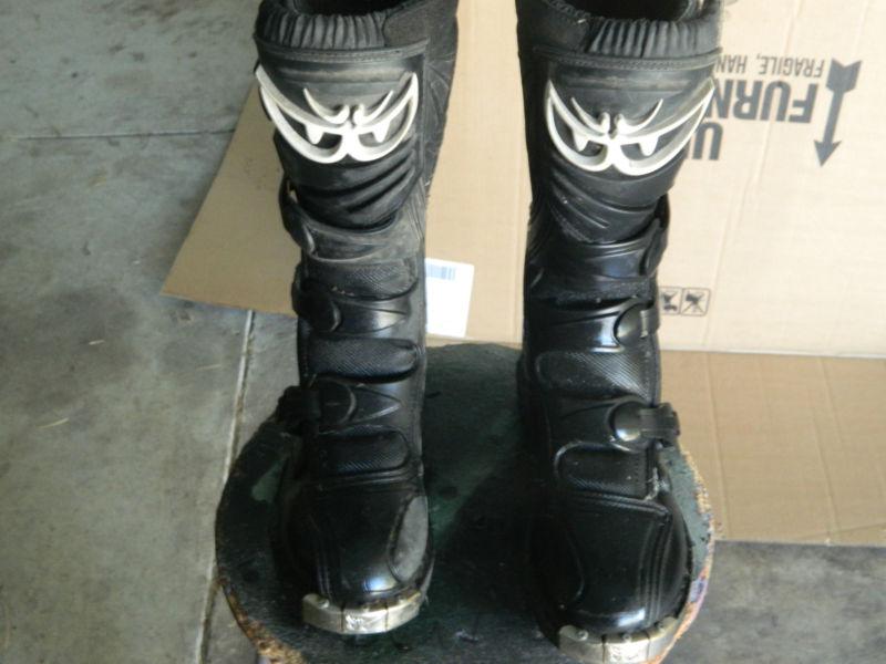 Berik kids motorcross boots size 4 vary nice