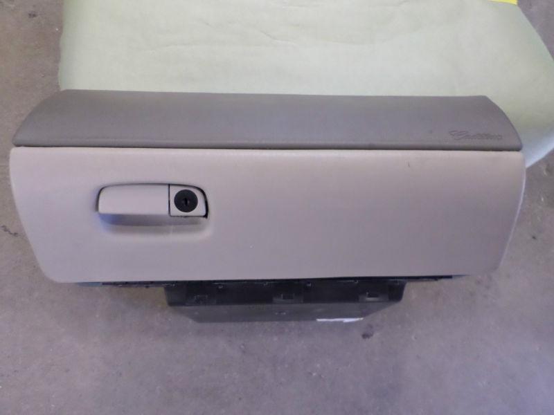 00 01 02 03 04 05 glove box assembly cadillac deville oem 1648855