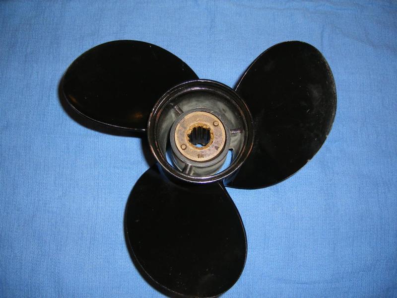 Mercury quicksilver 48-816702a40 propeller. 10.75x12p, 10.75 x 12p, 13 spline.