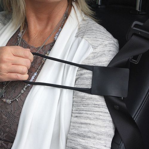 New grab and pull seat belt reacher assists with limited mobility, arthritis etc