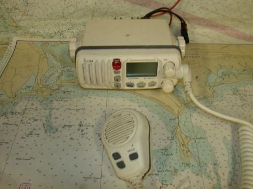 Icom model ic-m402 vhf marine radio