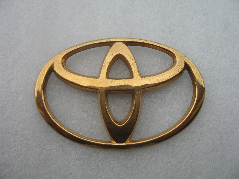 1998 toyota sienna front grille gold emblem logo decal badge symbol sign 99 00