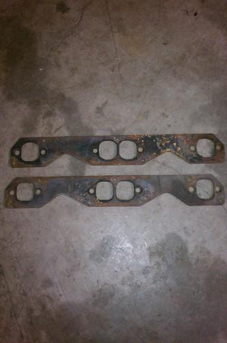 Header adapter plates for small block chevy