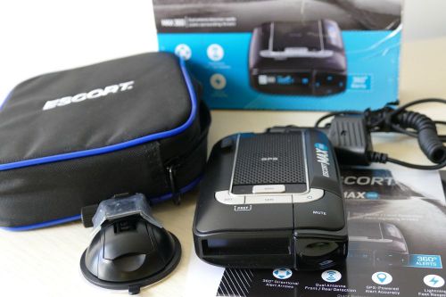 Escort max 360 with 360 protection and directional arrows radar detector