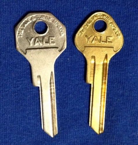 Nos oem yale key blanks for 43-48 desoto ply.chrys dodge 1-ign/door 1-gb/trunk