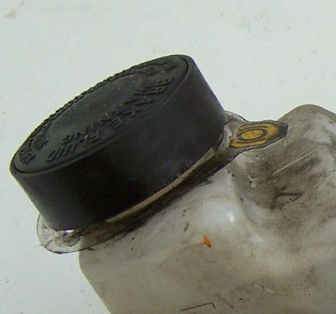 2000-2005 celica brake master rubber cylinder bottle reservoir cap fluid cover