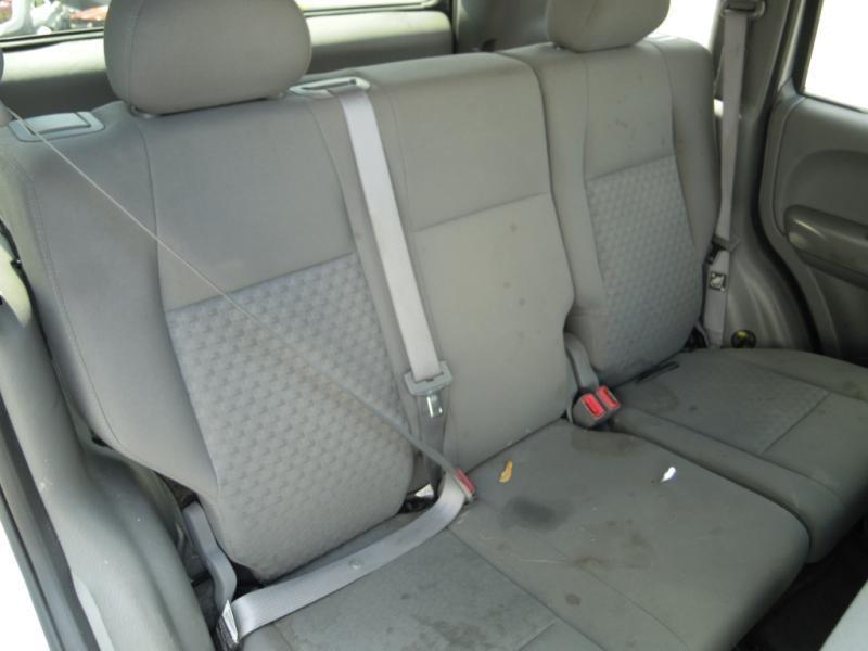 05 jeep liberty seat belt, right rear  gray belt/retractor assy