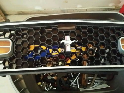 1971 1972 mustang grill,  complete not repo