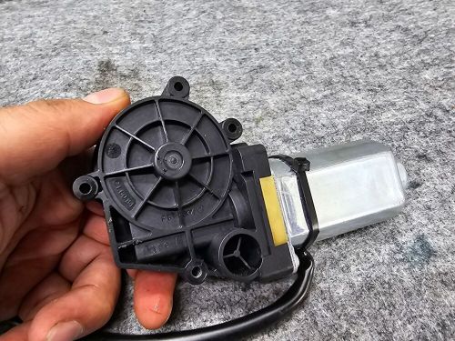 REAR WINDOW SUN SHADE ROLLER BLIND MOTOR MERCEDES W216 W221 S63 S550 OEM, US $40.00, image 4