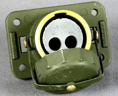 Receptacle assembly battery slave - nato plug for military vehicles