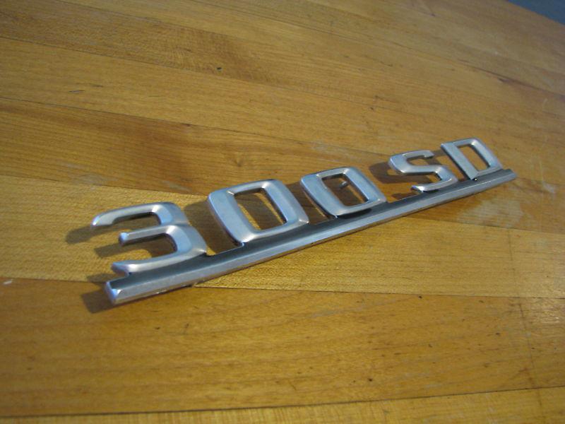 Mercedes benz 300 sd trunk emblem