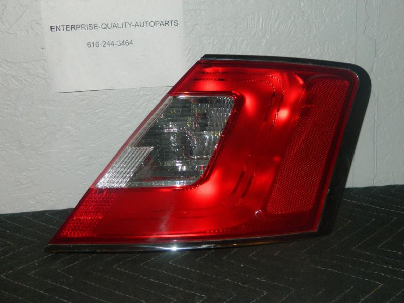 Oem 2010- 2011 ford taurus right / passenger side light  assembly