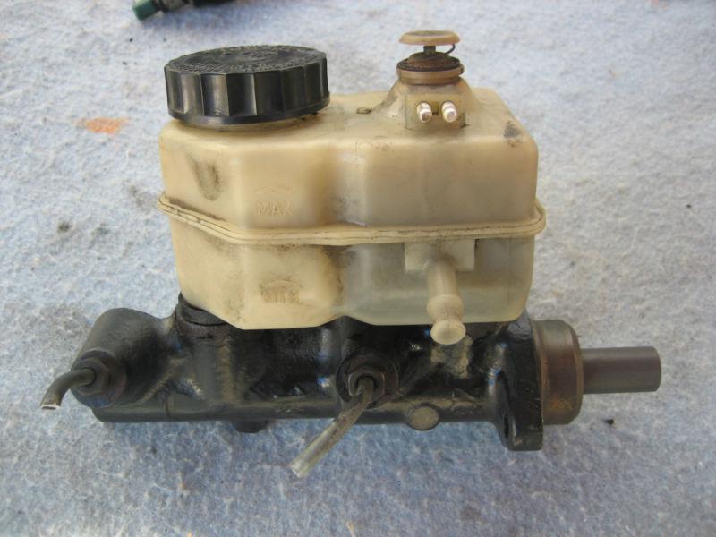 Find Mercedes W107 Master Cylinder & Fluid Reservoir 450SL 450SLC 7577