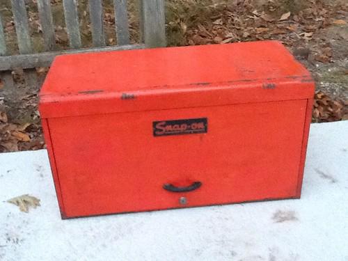 Snap on tool box, old, 21/2 feet wode by 1 1/4 ft tall by 1 ft deep
