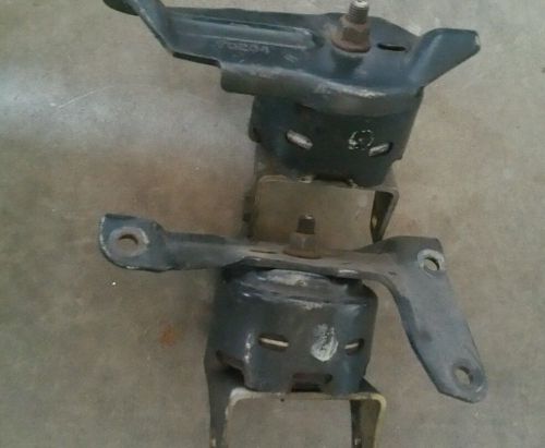 96-98 lincoln mark viii 4.6 l dohc engine mounts