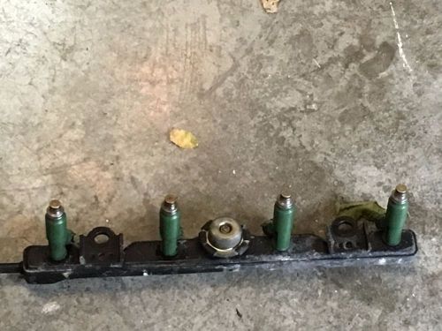 Toyota celica gt 00-05 fuel rail and fuel injectors oem