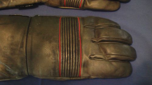Selling from home vet has, pair of genuine motorcycle yamaha touring gloves lg.