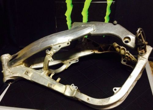 04 honda crf450 crf 450 r oem aluminum main frame chassis stock with foot pegs