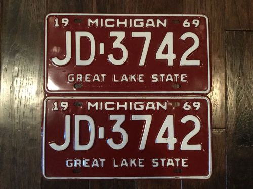 Michigan liscense plate auto 1969 front and back