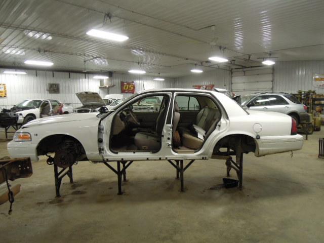 2004 ford crown victoria outer tail light lamp lower left