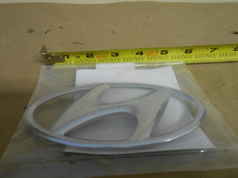 2006,07,08,09,10,11 hyundai accent grill grille emblem new oem free shipping