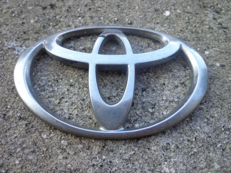 Oem factory genuine stock toyota t corolla grille grill emblem badge decal logo