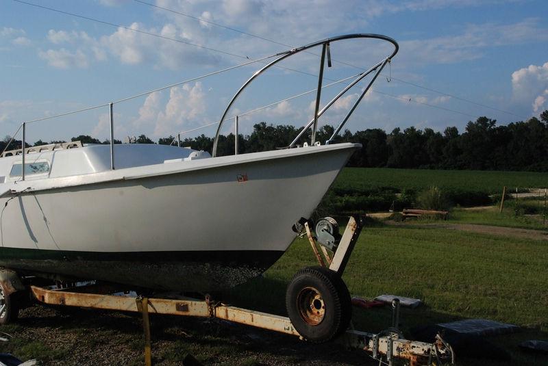 22ft sailboat sleeps 4, swing keel, includes trailer