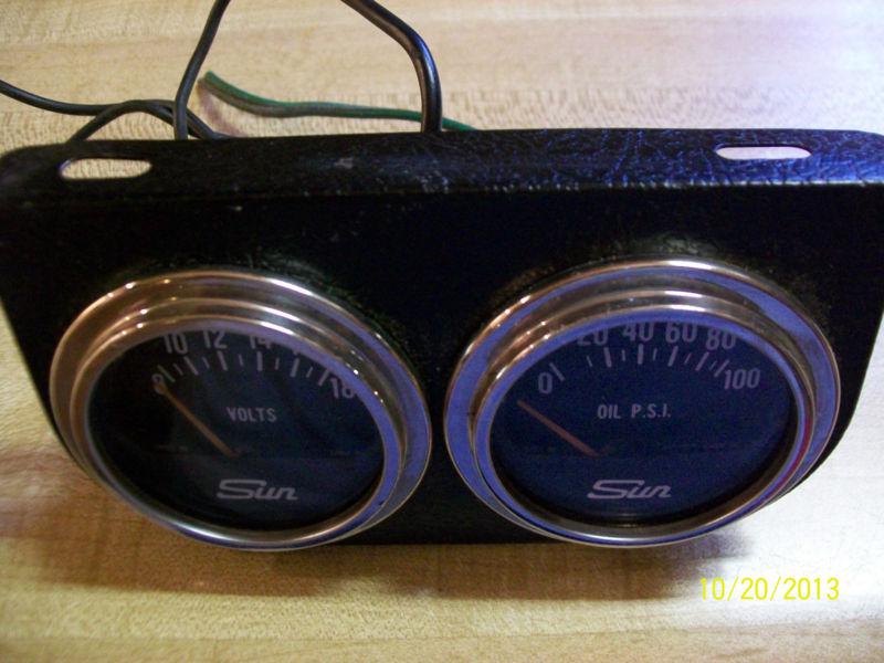 SUN OIL & VOLT, LIGHTED 2