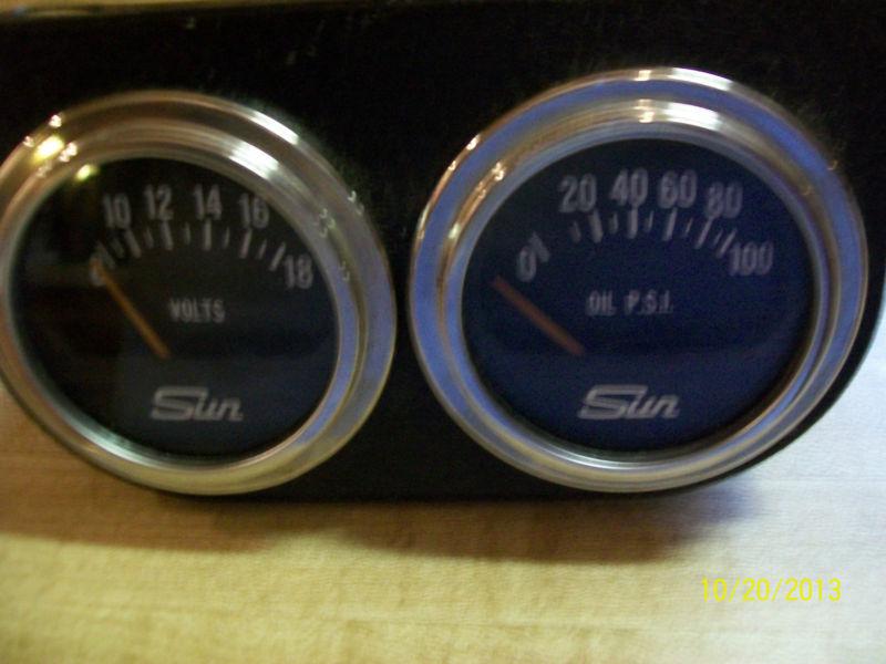 SUN OIL & VOLT, LIGHTED 2