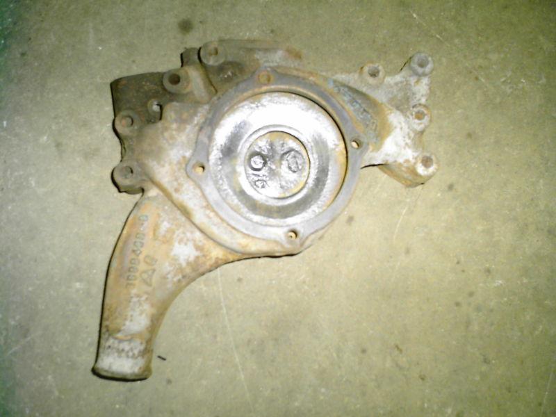 Mopar 361-440 passengers side outlet water pump housing 