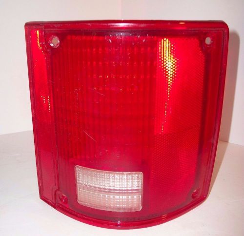 Nos 1973-87 chevy suburban gmc truck right tail light lens sae stiarpi-73