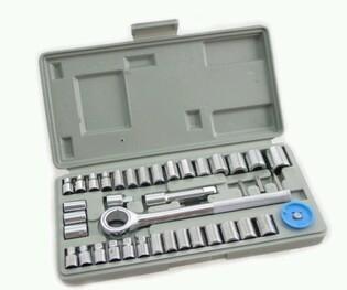 Tool kit - 40 piece socket set w. sae &metric + case