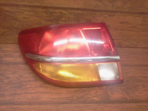 Left taillight  -  saturn l-series 4 dr  /  2000  2001  2002