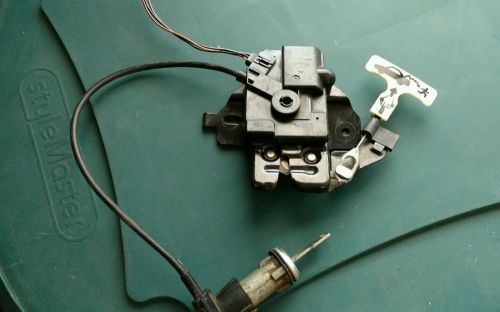 2002 chevy cavalier 4 door power trunk lid latch with lock &amp; key oem gm