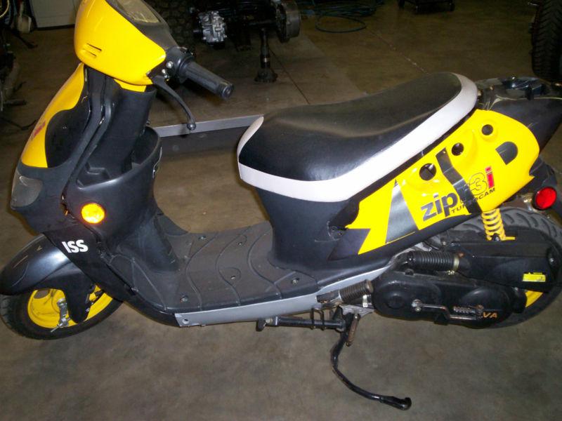 Chinese scooter for parts/vento zipr3i/y2k5 model