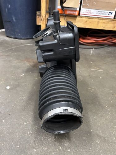 ⭐️2014-2020 Chevrolet GMC Engine Air Cleaner Intake Outlet Duct PN: 22738661 OEM, US $119.99, image 6