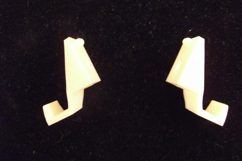 Nos 1966 chevrolet plastic head lamp ( light ) realigner clip 