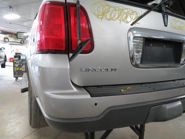 2004 lincoln navigator outer tail light lamp left