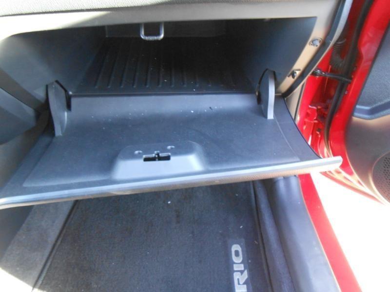 Purchase 12 KIA RIO GLOVE BOX in Sun Valley, California, US, for US 45.00