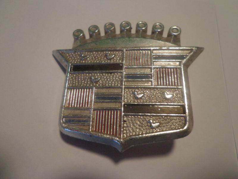Cadillac 3 pin aluminum crest emblem driver quality wheel 10661