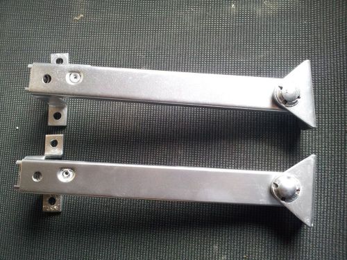 Early bronco liftgate prop supports