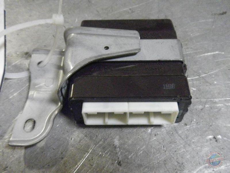 Multiplex network bcm/ecu lexus gs300 1044686 06 lft rear door multi ecu