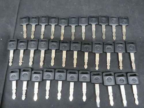 Lot of 33 Nissan Car Keys; Vintage (4), US $49.99, image 4