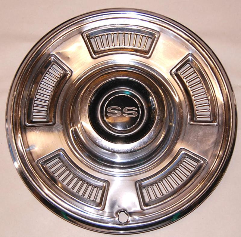 Sell GM original Rally Wheel center hub cap in Lincolnton, North