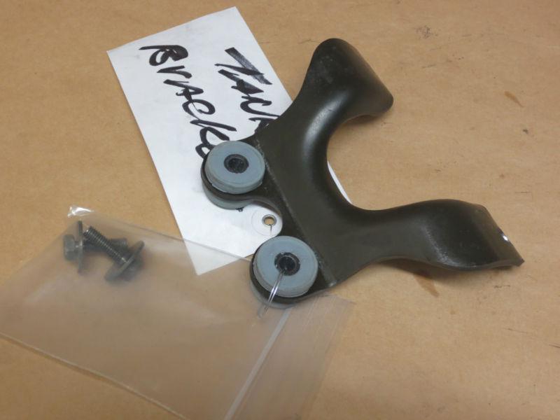 04 2005 2006 2007 yamaha fz6 fz600 gas tank fuel tank bracket mount oem 