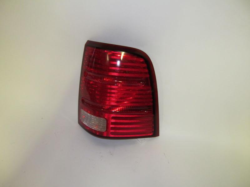 02 03 04 05 ford explorer 4 door / non sport trac oem right tail light nice!