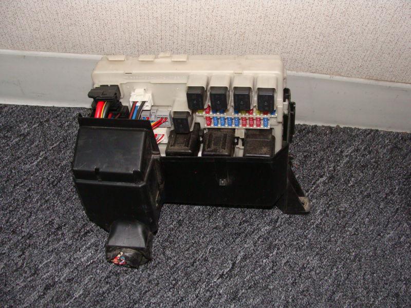 2006 nissan maxima fuse junction box underhood oem 