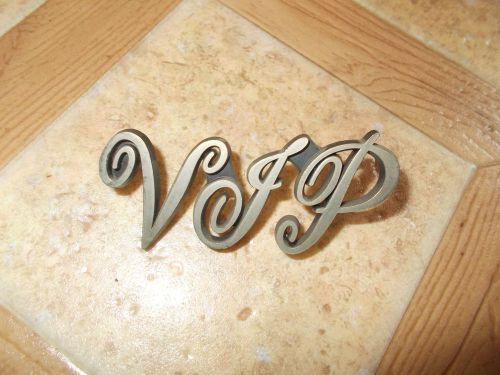 Nos vintage arctic cat snowmobile 1974 vip emblem nameplate 0106-480 gold