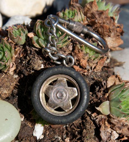 Very nice vintage automobile key chain / pendant # porsche wheel 911 912 356